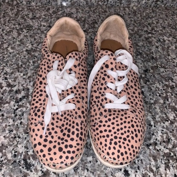 Universal Thread Sneakers - Picture 8 of 8